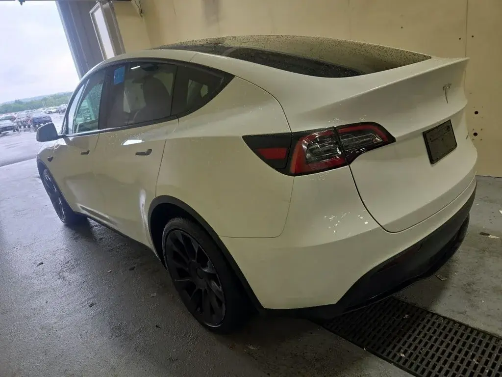 2023 Tesla Model Y Long Range Dual Motor AWD photo 4