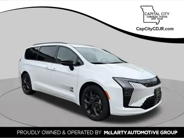 2027 Chrysler Pacifica Select's photo