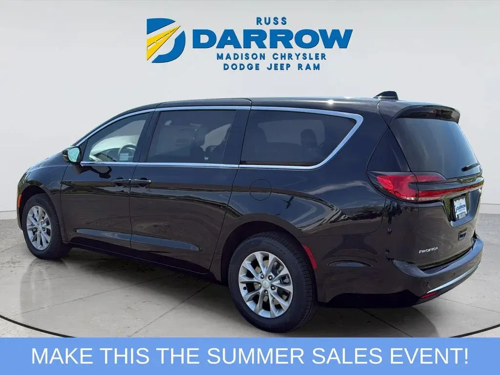 2027 Chrysler Pacifica Select AWD photo 3