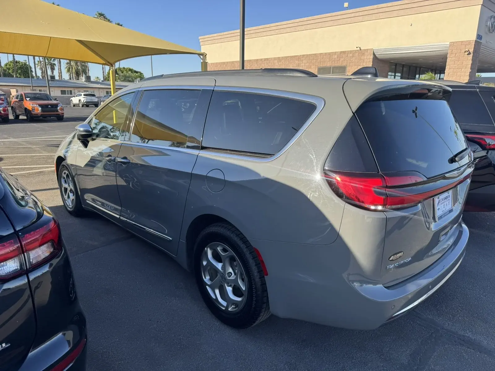 2023 Chrysler Pacifica Limited photo 5