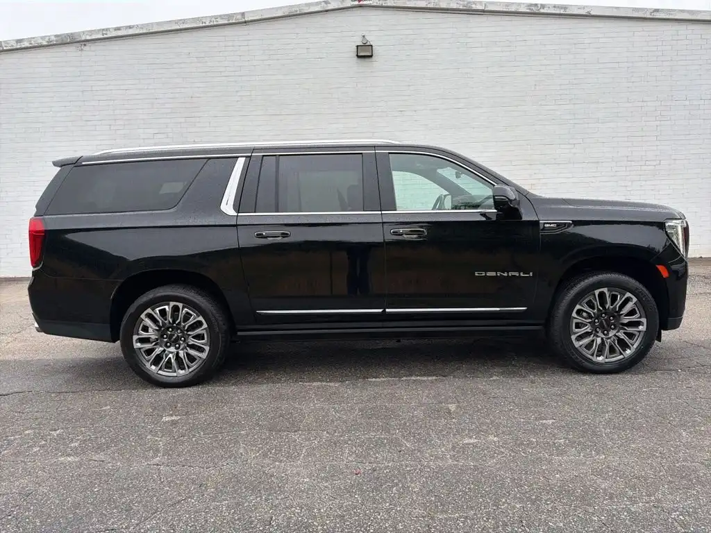 2023 GMC Yukon Denali Ultimate AWD's photo
