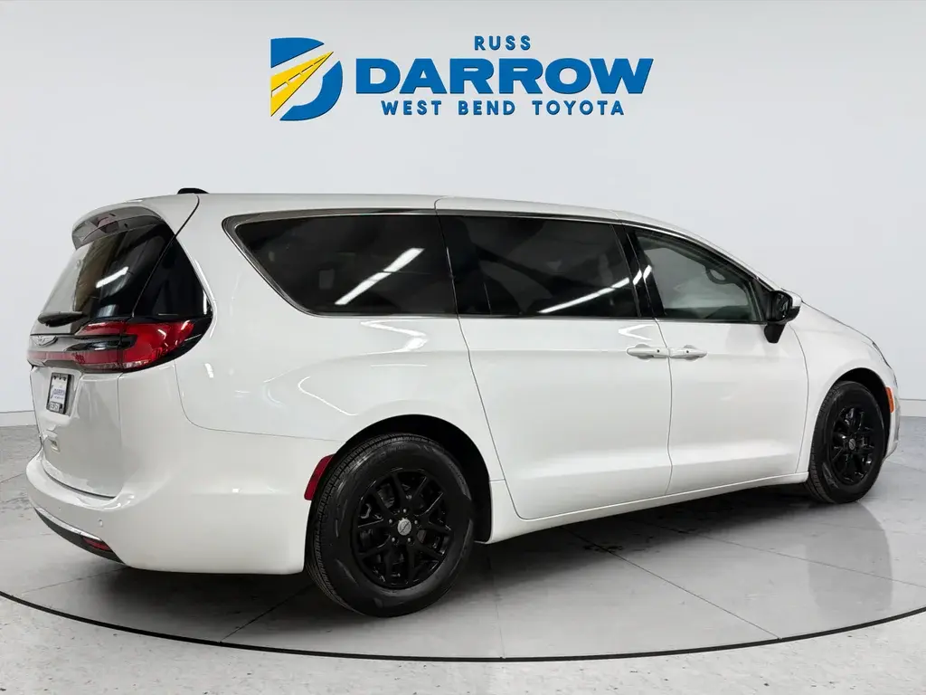 2023 Chrysler Pacifica Touring L photo 5