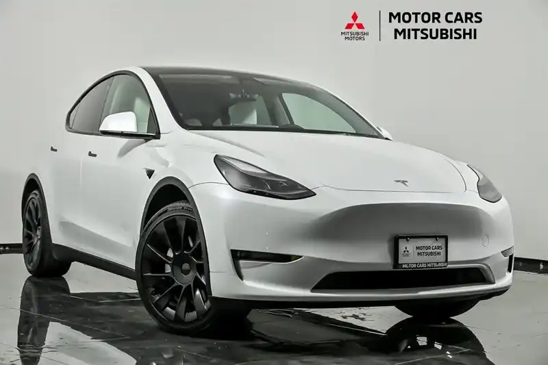 2023 Tesla Model Y Long Range Dual Motor All-Wheel Drive's photo