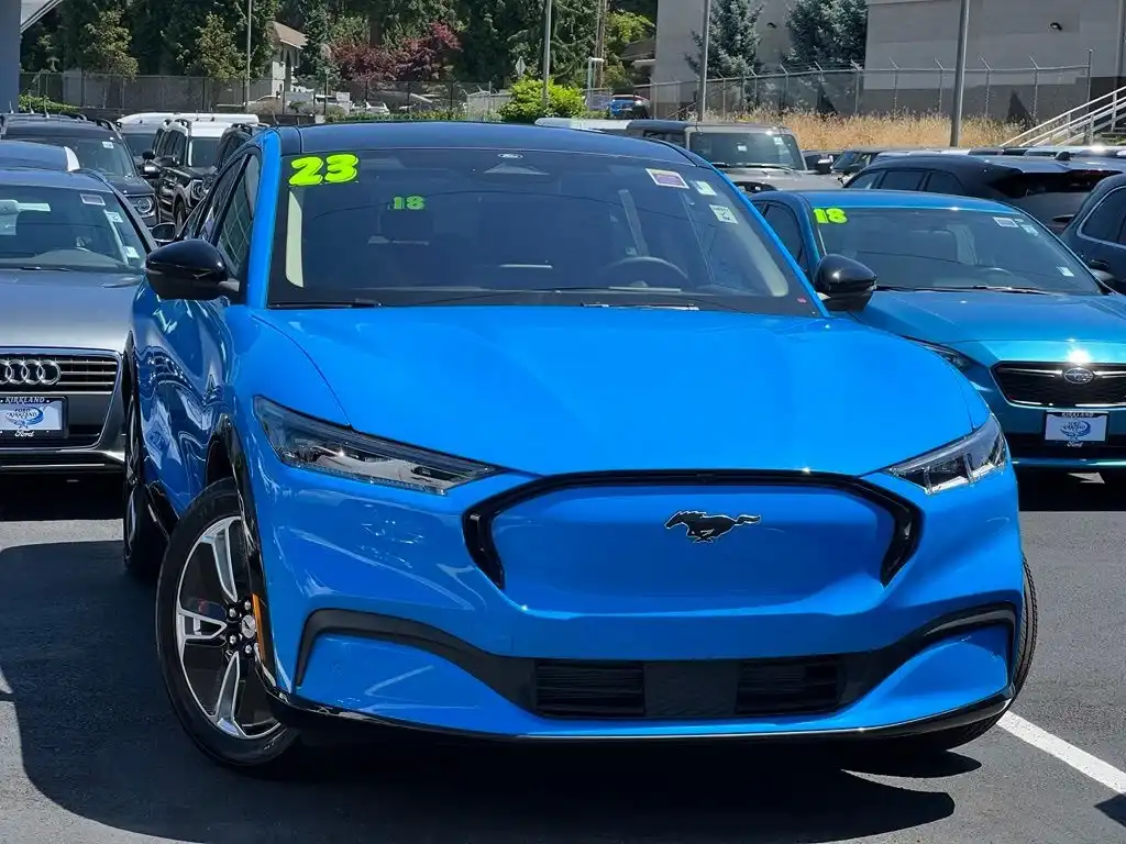 2023 Ford Mustang-Mach-e Premium's photo