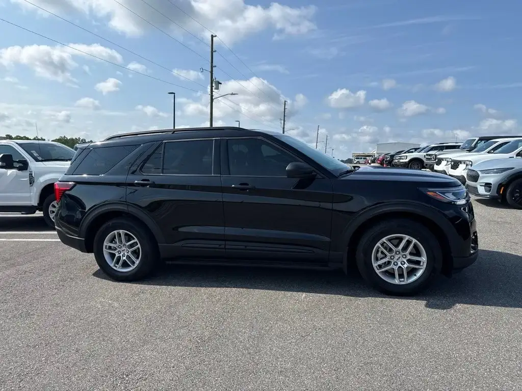 2026 Ford Explorer undefined photo 1