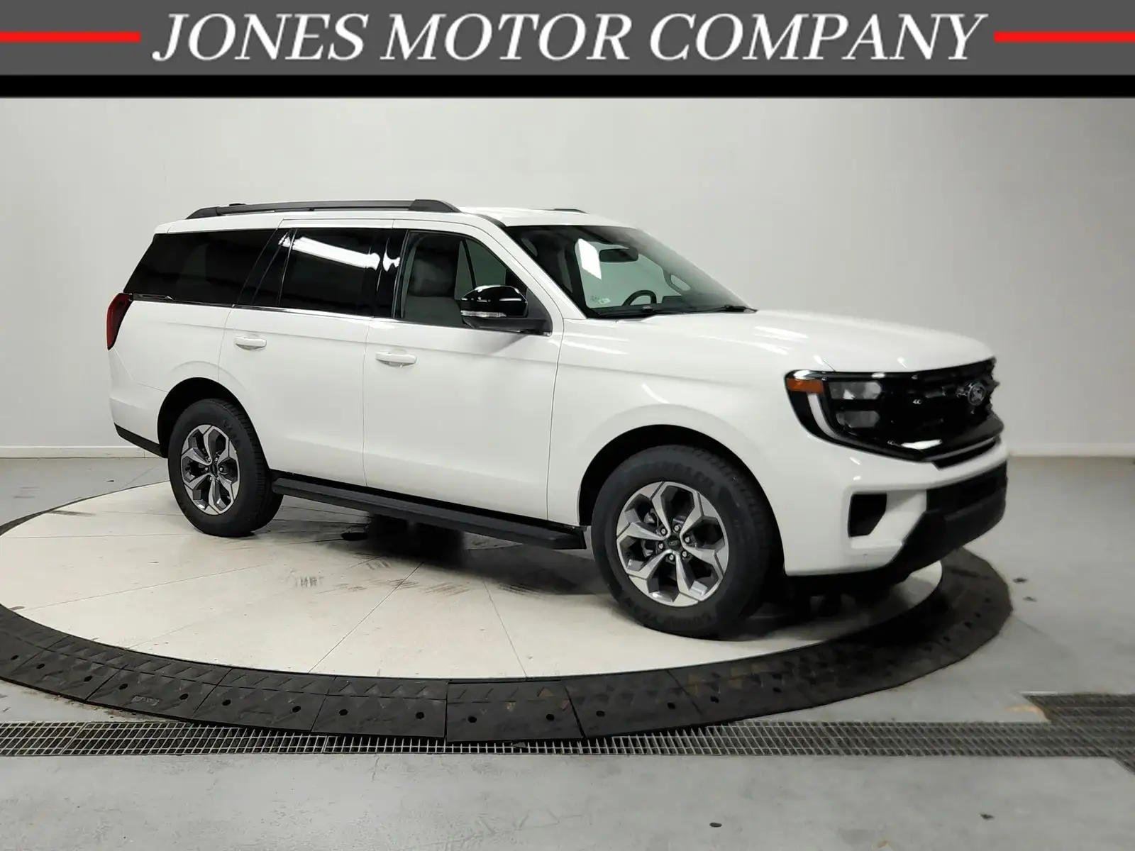 2027 Ford Expedition Active photo 1