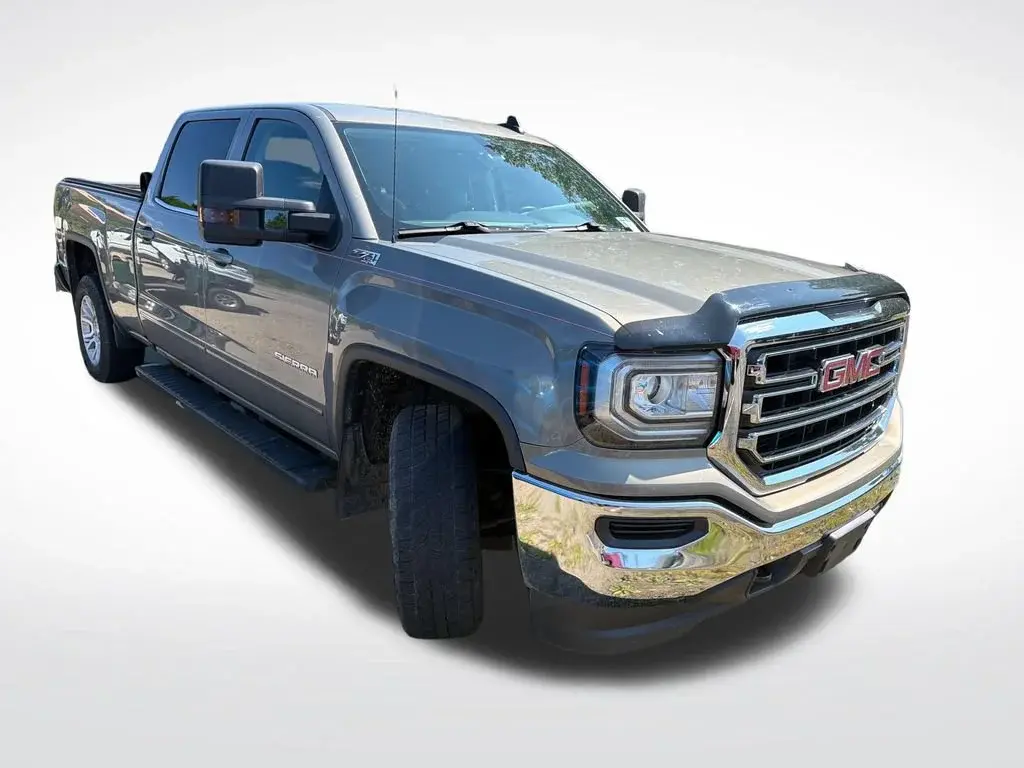 2017 GMC Sierra 4WD Crew Cab Standard Box SLE photo 3