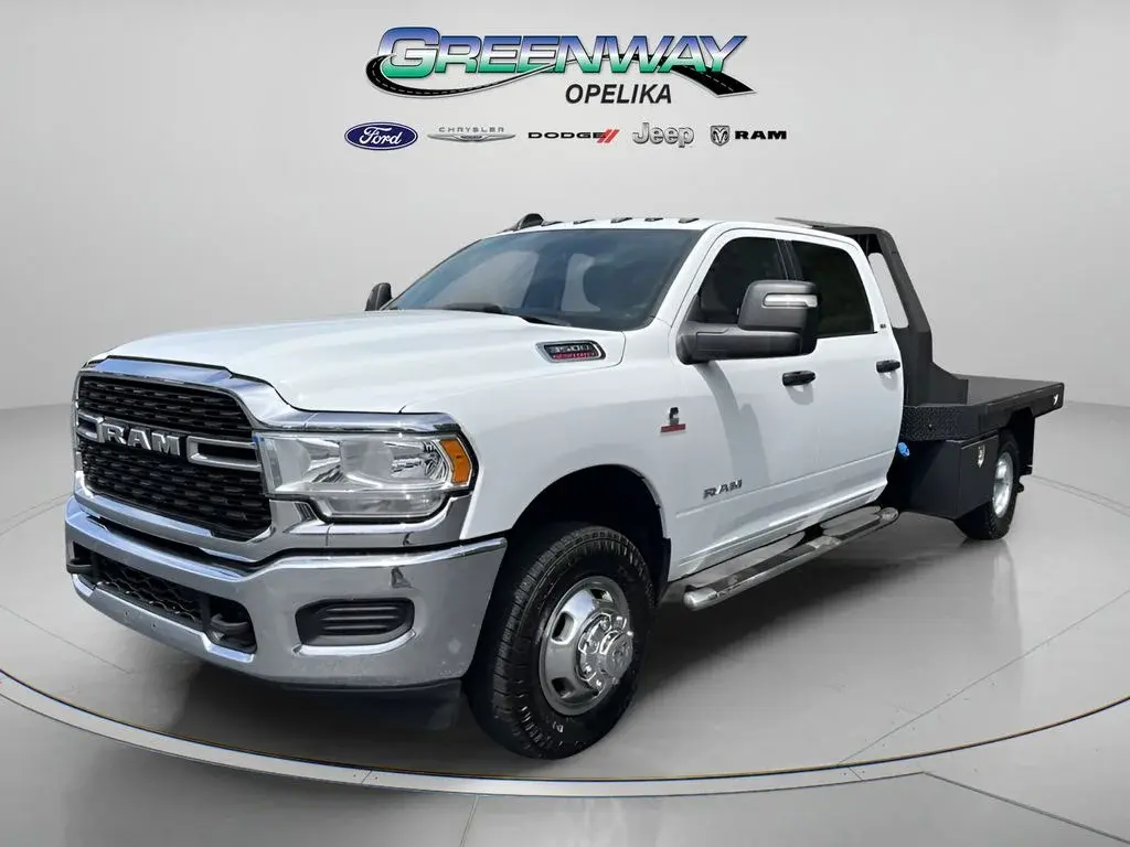 2024 RAM 3500 SLT 4X4 Crew Cab photo 3