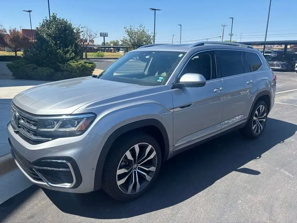 2023 Volkswagen Atlas 3.6L SEL Premium R-Line 4Motion's photo