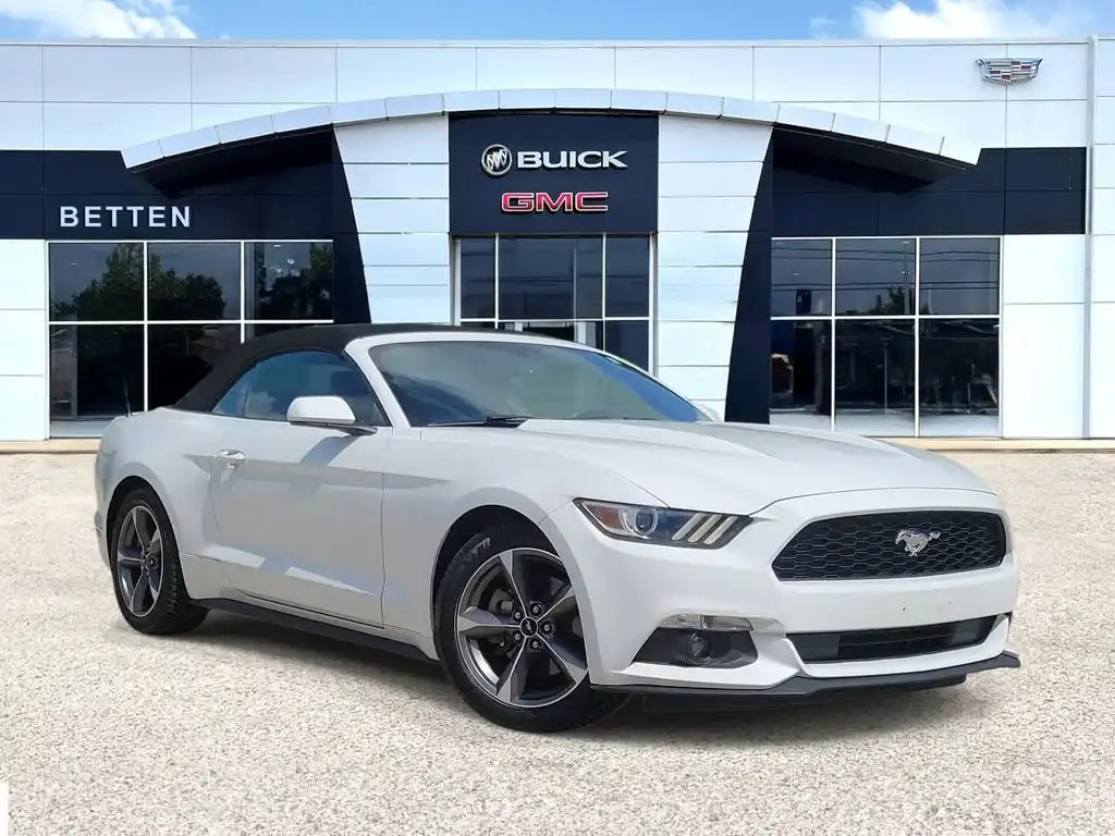 2015 Ford Mustang V6 Convertible's photo
