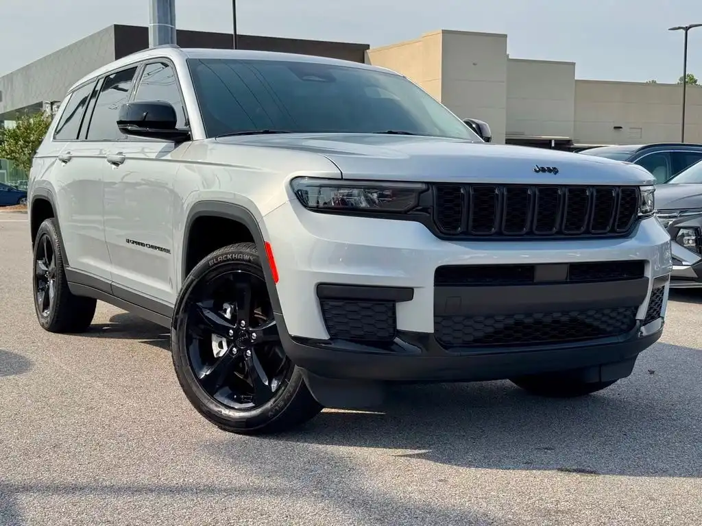 2023 Jeep Grand Cherokee L Altitude's photo