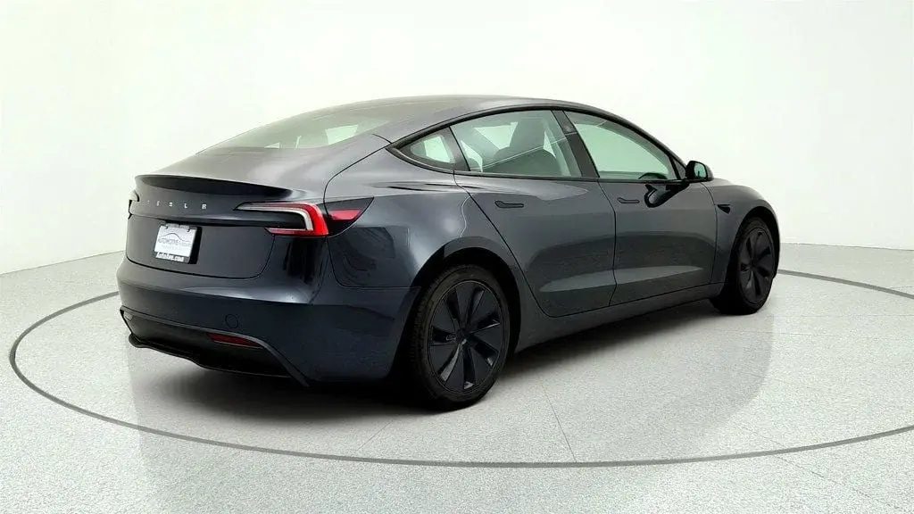2025 Tesla Model 3 Long Range photo 5