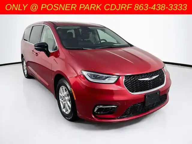 2024 Chrysler Pacifica Touring L's photo