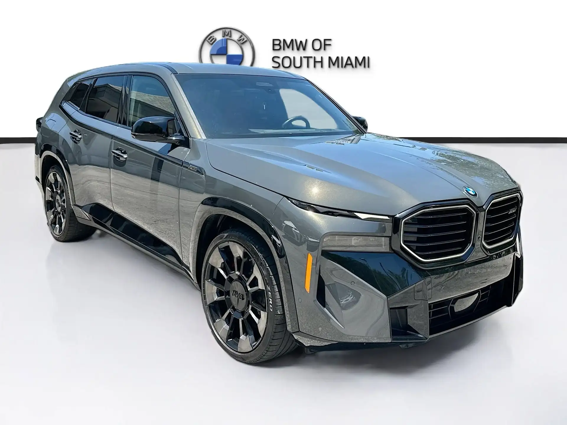 2023 BMW XM Base's photo