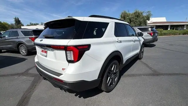2026 Ford Explorer ST 4WD photo 4