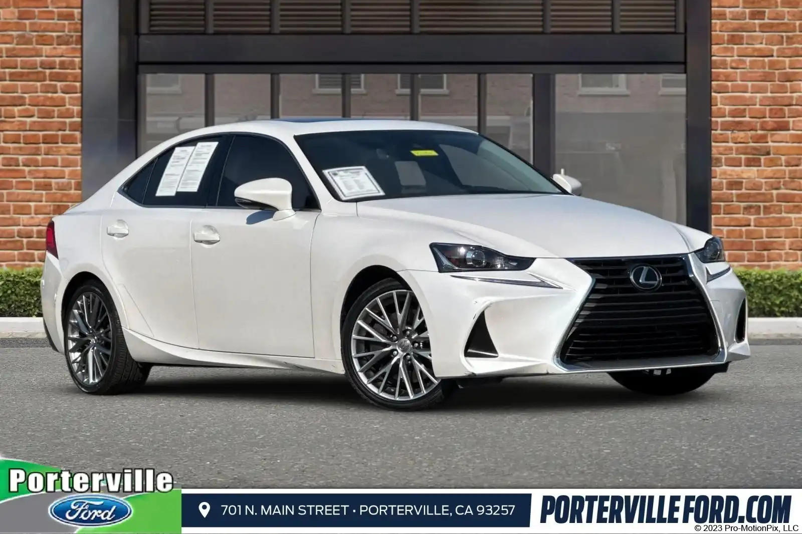 2017 Lexus IS 350 200t's photo