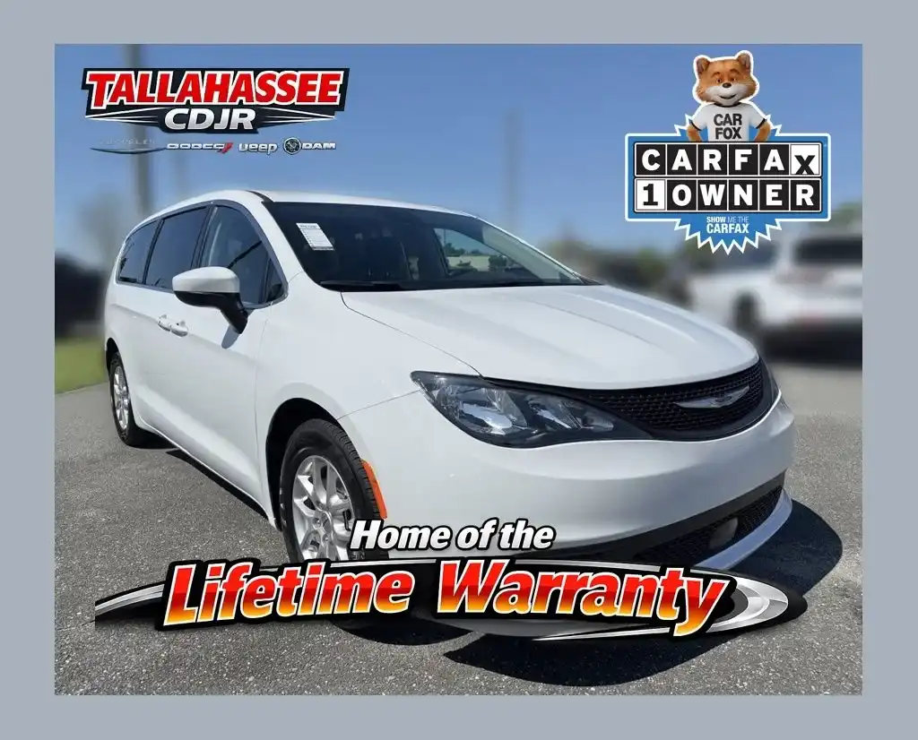 2023 Chrysler Voyager LX's photo