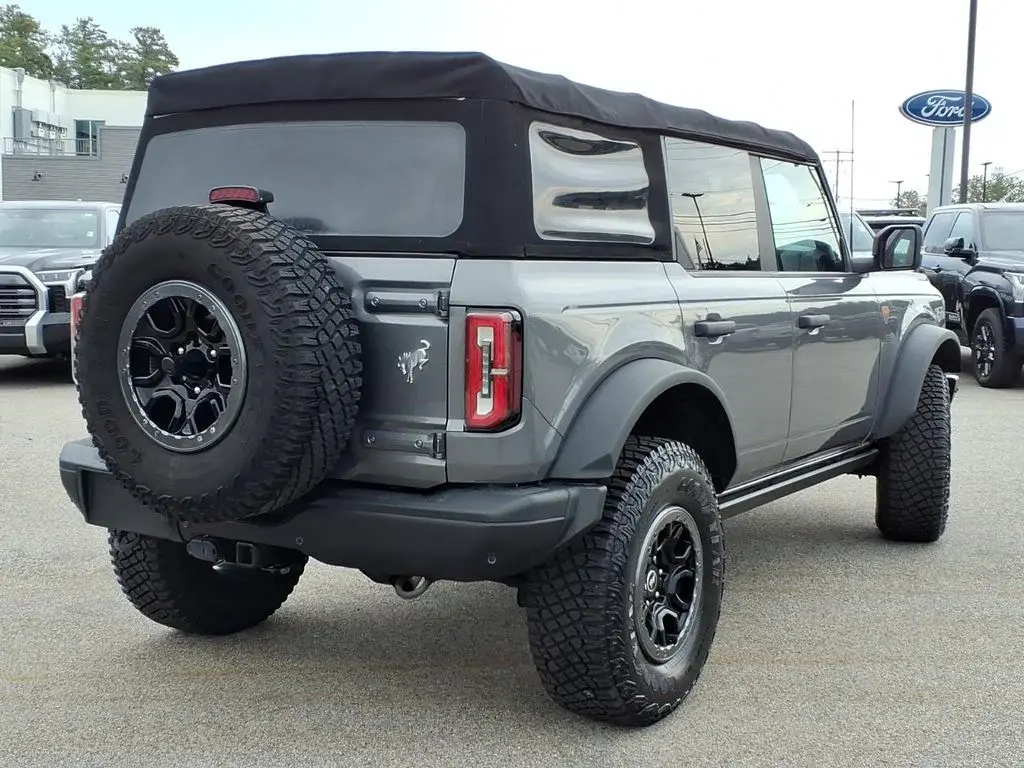 2021 Ford Bronco Badlands 4WD photo 3