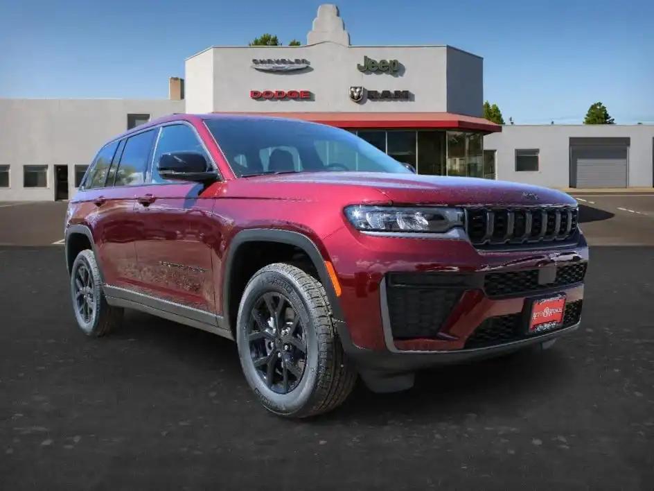 2026 Jeep Grand Cherokee Laredo Altitude 4WD's photo