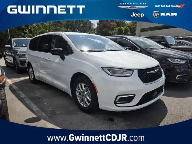 2024 Chrysler Pacifica Touring L's photo