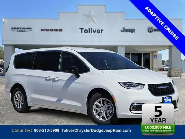 2026 Chrysler Pacifica Select's photo