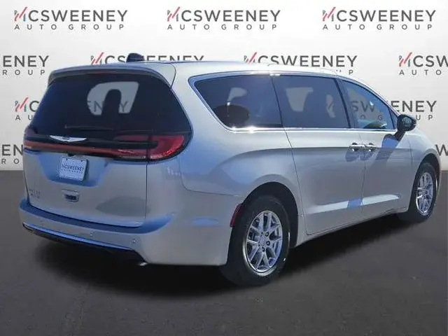 2026 Chrysler Pacifica Select photo 5