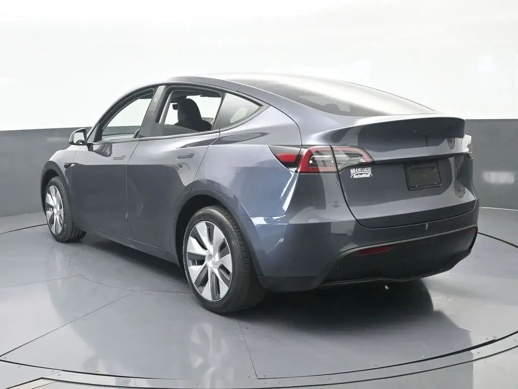 2023 Tesla Model Y Rear Wheel Drive photo 3