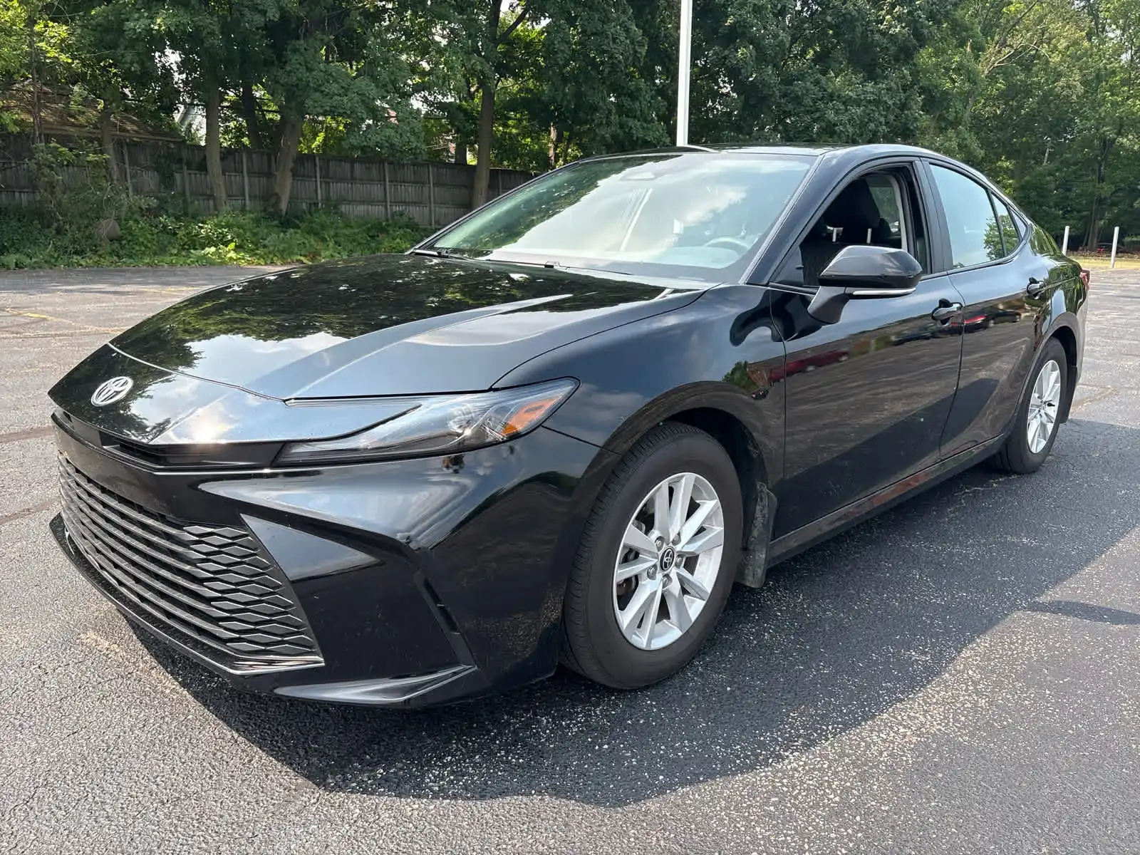 2025 Toyota Camry LE Hybrid's photo