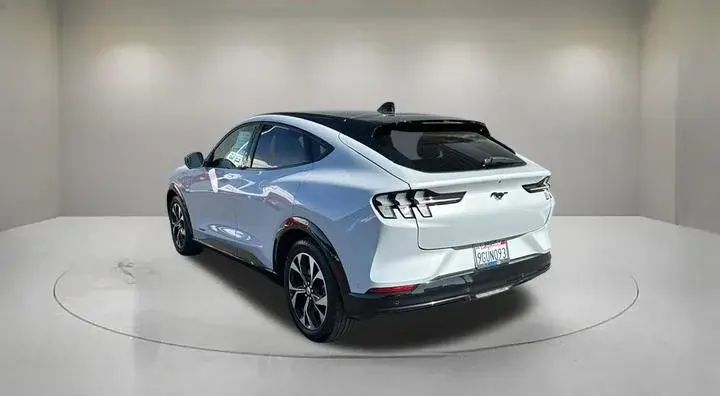 2023 Ford Mustang-Mach-e Premium photo 4