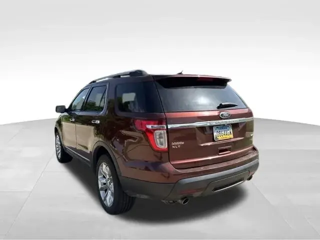 2015 Ford Explorer XLT 4x4 photo 5
