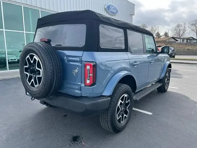 2023 Ford Bronco Outer Banks 4WD photo 5