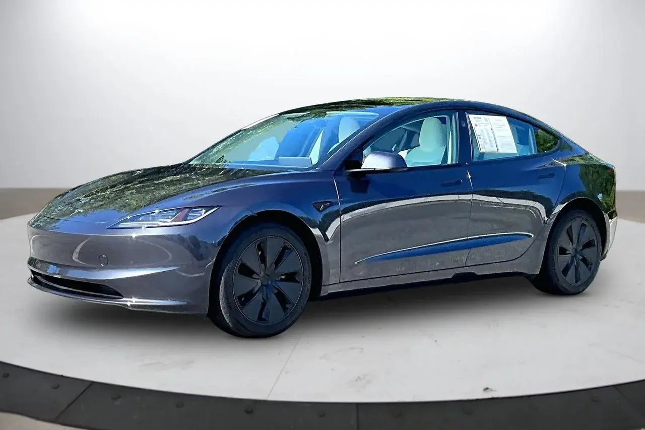2025 Tesla Model 3 Long Range photo 4