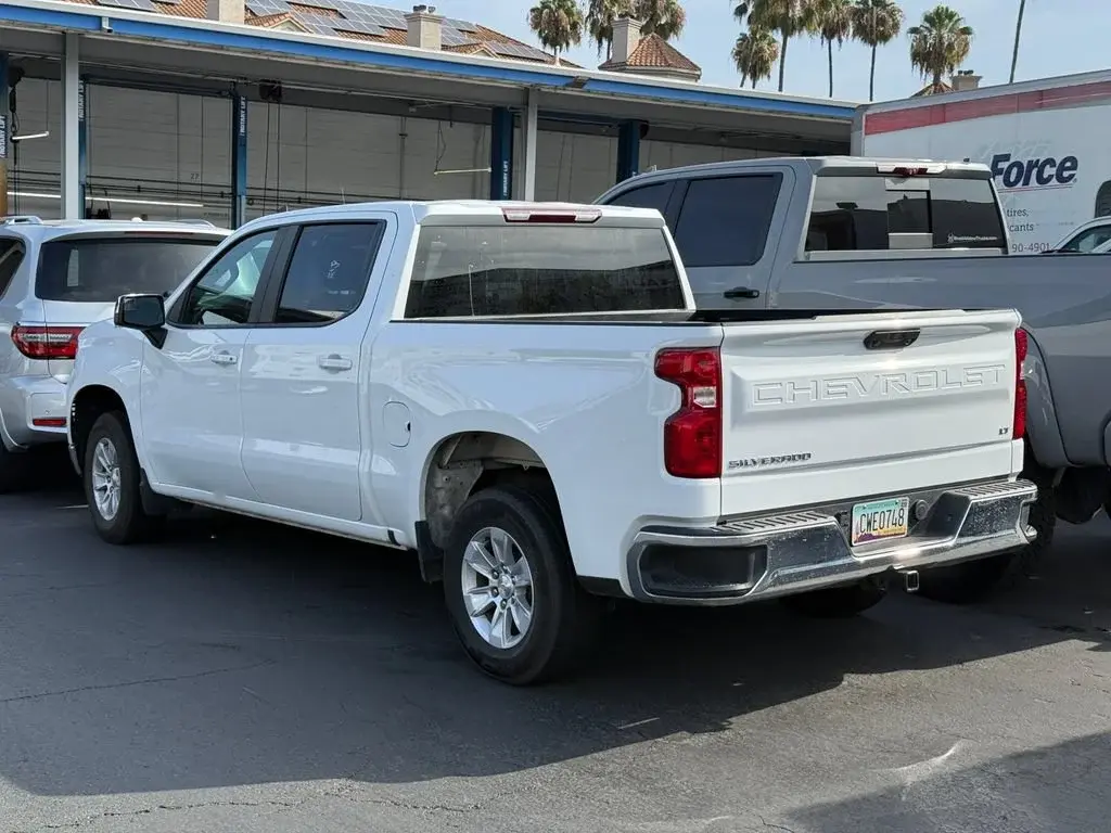 2025 Chevrolet Silverado 1500 LT Crew Cab Short Box photo 3