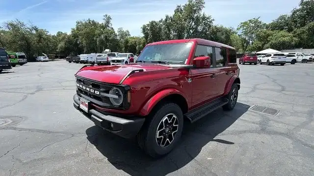 2026 Ford Bronco Outer Banks 4x4 photo 1