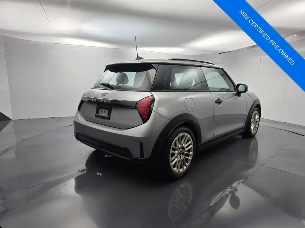 2025 MINI Hardtop Cooper photo 4