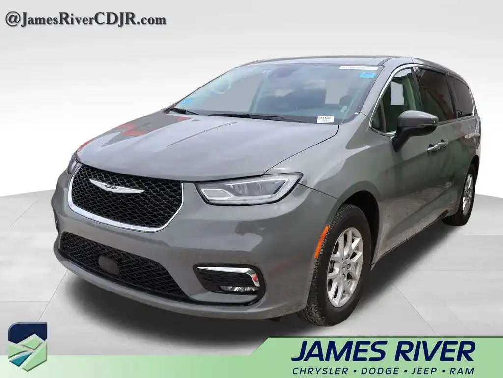 2023 Chrysler Pacifica Touring L's photo