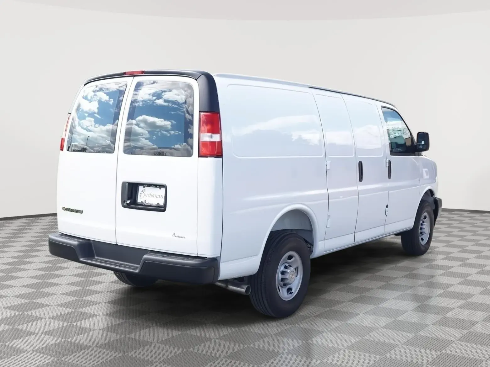 2026 Chevrolet Express 2500 Work Van HD photo 3
