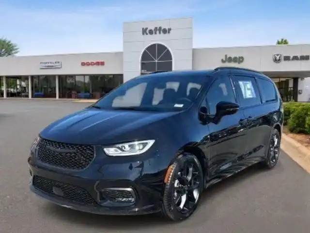 2026 Chrysler Pacifica Limited's photo