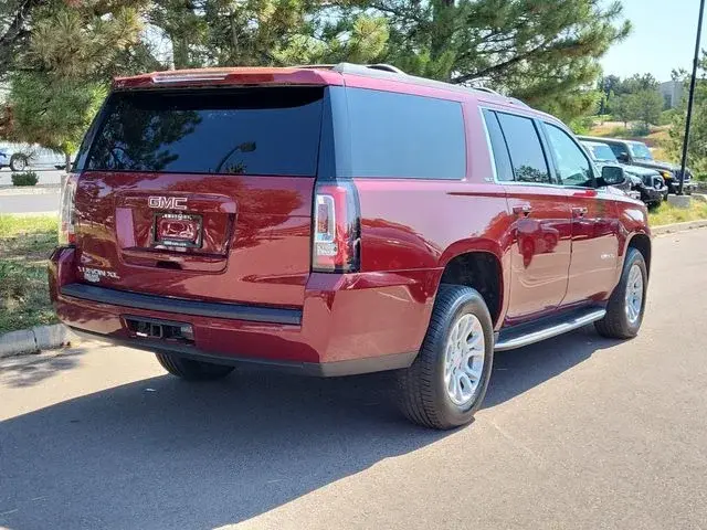 2019 GMC Yukon 4WD SLT photo 3