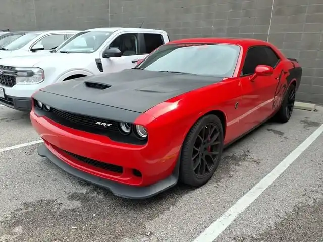 2016 Dodge Challenger SRT Hellcat's photo