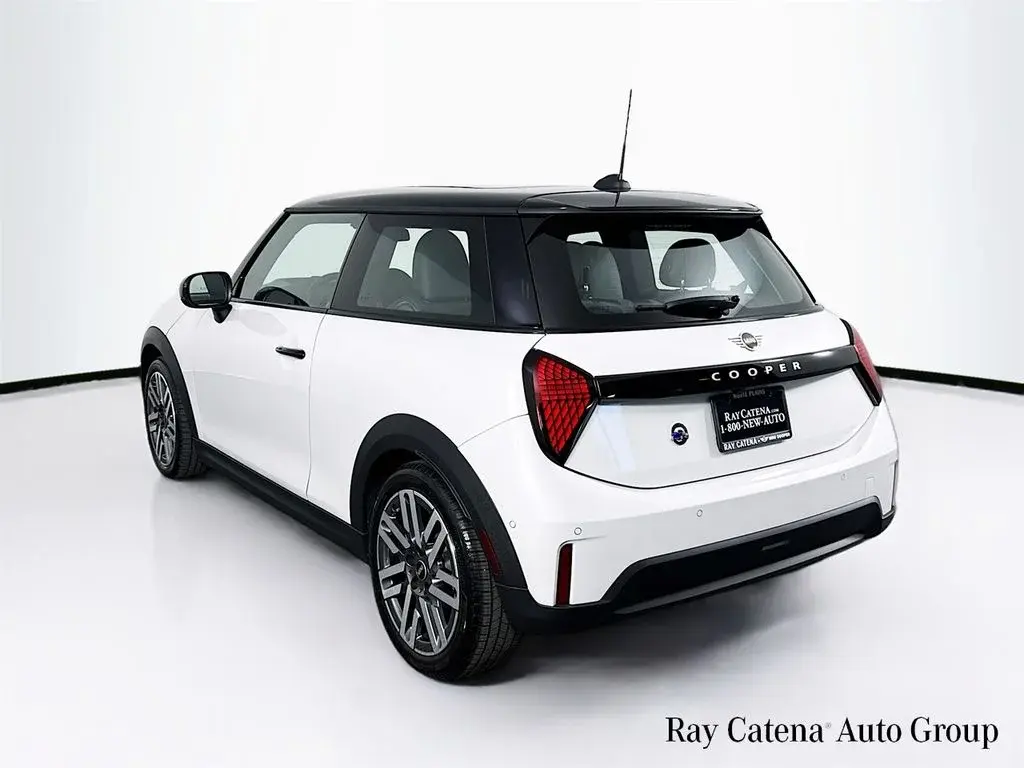 2026 MINI Hardtop undefined photo 5