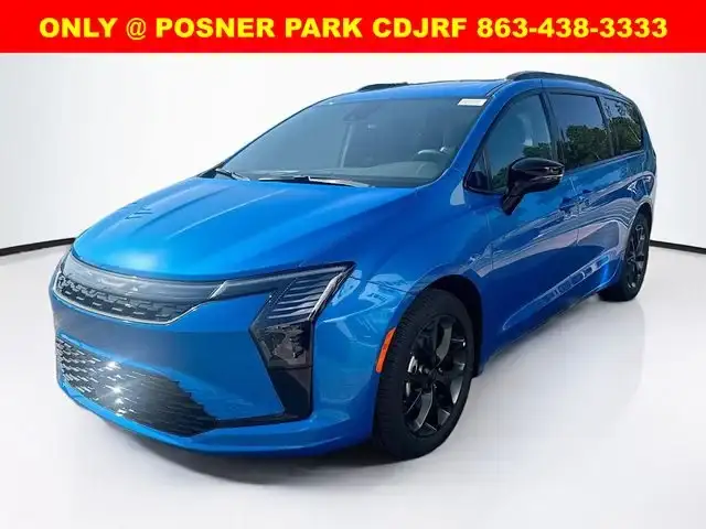 2027 Chrysler Pacifica Limited's photo