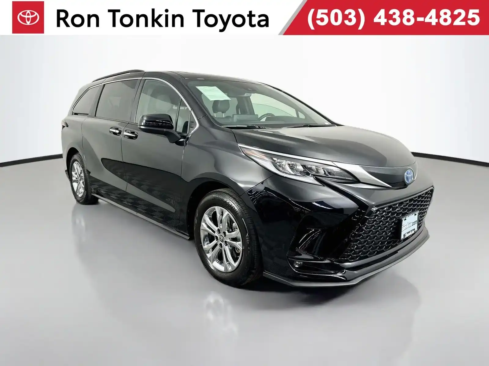 2023 Toyota Sienna XSE 7-Passenger Hybrid AWD's photo