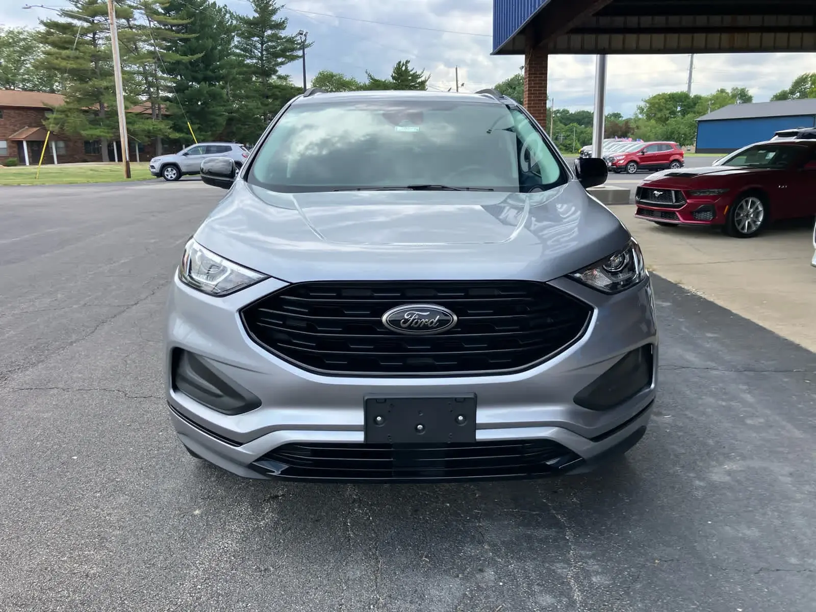 2023 Ford Edge SE AWD photo 3