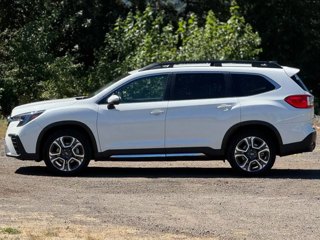2023 Subaru Ascent Limited 7 Passenger photo 4