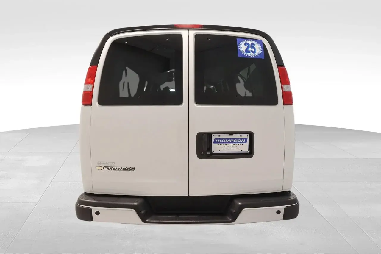 2025 Chevrolet Express 3500 LT Extended photo 3