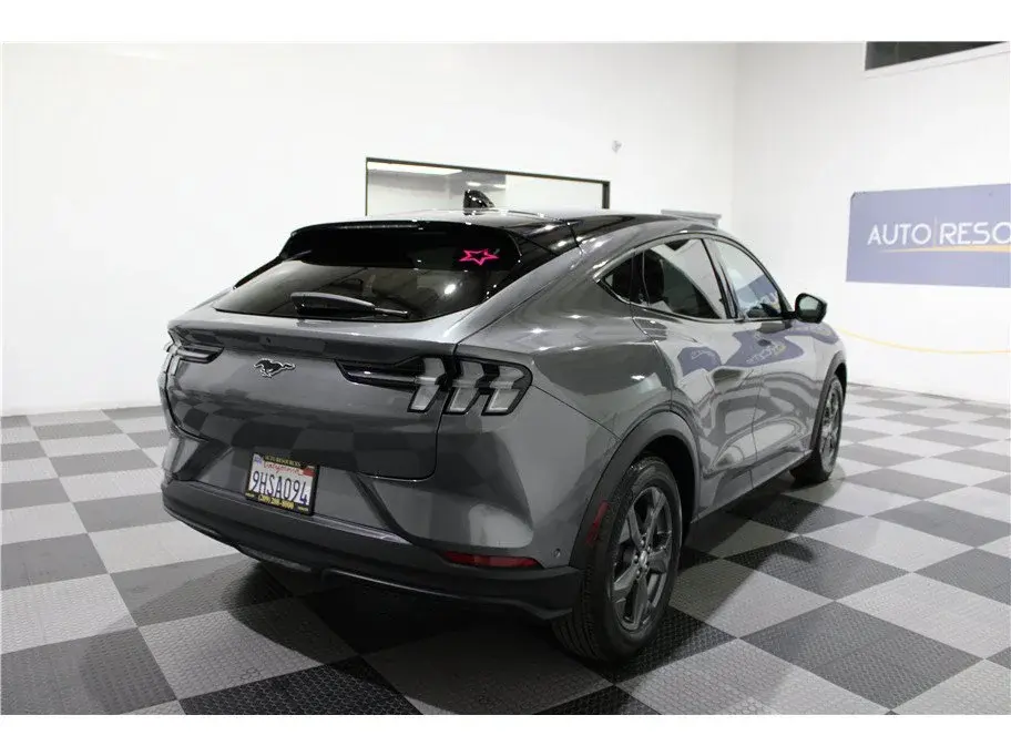 2023 Ford Mustang-Mach-e Select photo 4