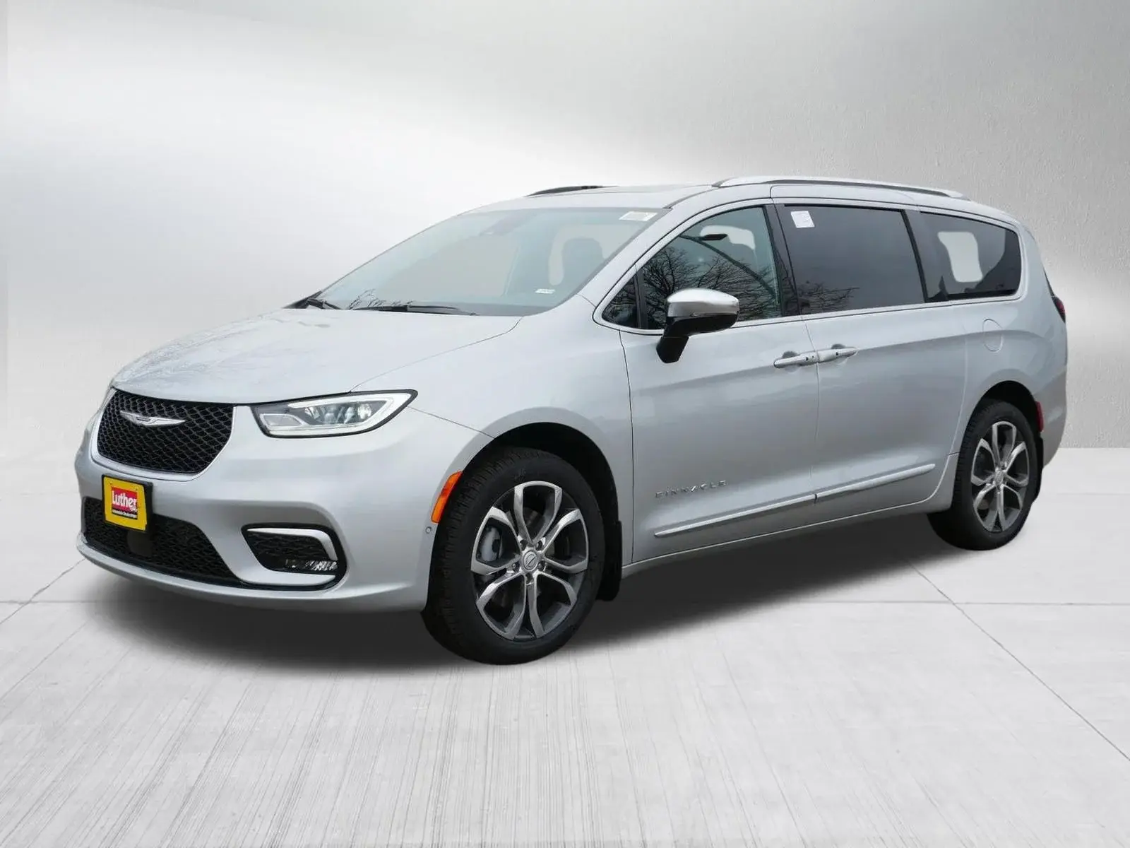2026 Chrysler Pacifica Pinnacle AWD photo 3