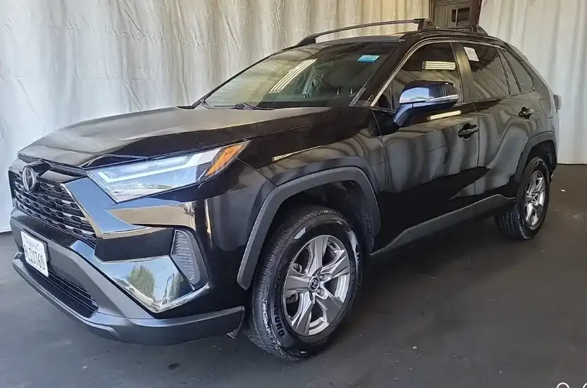 2022 Toyota RAV4 XLE AWD's photo