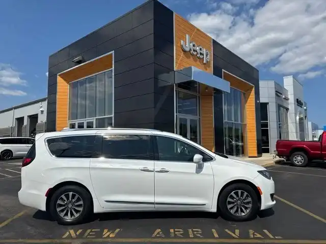 2020 Chrysler Pacifica Touring L Plus's photo
